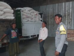 Kawal Distribusi Jagung di Lembar, Polisi Pastikan Standar Kualitas Bulog Terpenuhi