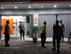 Cegah Aksi Kejahatan 3C, Personel Polsek Gerung Sisir Objek Vital dan Pemukiman hingga Dini Hari