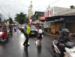 Strategi Polsek Batulayar Urai Kepadatan di Simpang 3 Montong: Prioritaskan Keamanan Pengguna Jalan