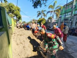 Kekompakan Warga dan Babinsa Percantik Area Pemakaman Dusun