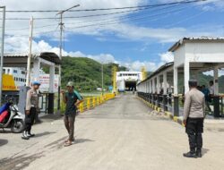 Pengamanan Intensif di Pelabuhan Lembar: Polisi Periksa Ketat Dokumen Kendaraan yang Menyeberang ke Bali