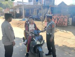 Peduli Keselamatan, Satlantas Polres Bima Kabupaten Sosialisasikan Tertib Berlalulintas ke Komunitas Ojek