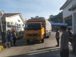 Pastikan Keamanan Penumpang Bali-Lombok, Personel Polsek Lembar Kawal Ketat KMP Sindu Dwi Tama