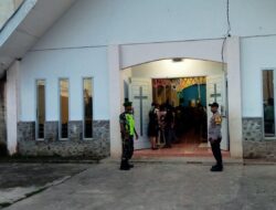 Bhabinkamtibmas Polsek Donggo Laksanakan Pengamanan Ibadah Kenaikan Yesus Kristus di Gereja Santo Paulus