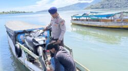 “Polisi Peduli” Satpolairud Polres Bima Kabupaten Bantu Aktivitas Masyarakat di Dermaga Bajo
