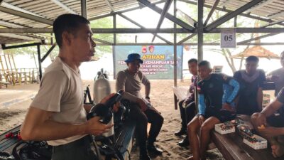 LATIHAN SAR DI PANTAI CEMARA, DITPOLAIRUD POLDA NTB ASAH TEKNIK PENYELAMATAN DI LAUT