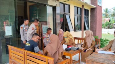 Sinergitas Antara Polri dan Nakes, PKM Monta Menggelar Pemeriksaan Kesehatan Bagi Anggota Polsek Monta
