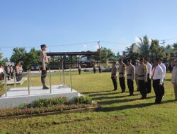 PEMBERIAN PENGHARGAAN KEPADA PERSONIL BERPRESTASI SAAT UPACARA HARI KEBANGKITAN NASIONAL OLEH KAPOLRES LOMBOK UTARA