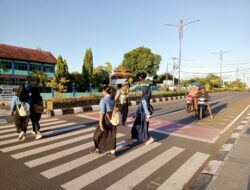 Hadir di Tengah Aktivitas Pagi Masyarakat, Polsek Tanjung Atur Arus Lalu Lintas di Depan SMPN 1 Tanjung