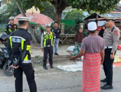 “Jum,at Berbagi” Satlantas Polres Bima Bagikan Nasi Bungkus Bagi Komunitas Ojek dan Pedagang do Pasar Tradisional Tente