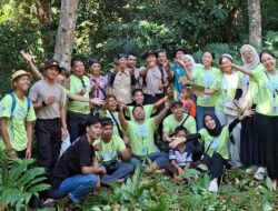 “Bukan Sekadar Menanam Pohon” — Kapolsek Bayan Bersama Relawan dan Masyarakat Adat Hijaukan Hutan Adat Pawang Tenun