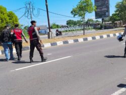 Cegah Balap Liar Melalui Patroli Preventif, Personel Polres Lombok Barat Justru Temukan Hal Tak Terduga Ini di Jalan