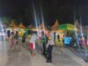 Babinsa dan Polisi Jaga Pasar Malam Tetap Aman