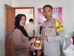 Pastikan Bantuan Pemerintah Tepat Sasaran, Bhabinkamtibmas Polsek Bolo Laksanakan Pengamanan dan Monitoring