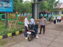 POLSEK KAYANGAN LAKSANAKAN GIAT RAWAN PAGI DAN PATROLI KRYD DI SEKITAR SMPN 1 KAYANGAN
