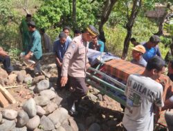 Wujud Empati Polri, Bhabinkamtibmas Polsek Soromandi Laksanakan Sambang Duka