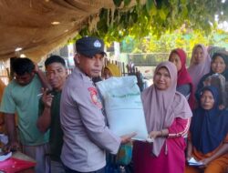 Bhabinkamtibmas Polsek Soromandi Monitoring Penyaluran Bantuan Sosial Bagi Warga Binaan di Desa Sampungu