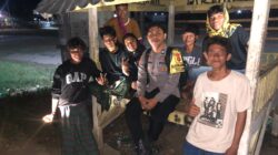 Sambang Warga Binaan Malam Hari, Upaya Bhabinkamtibmas Polsek Woha Cegah Kriminalitas dan Pererat Komunikasi Antara Warga dan Polri