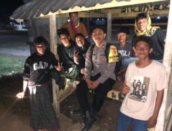 Sambang Warga Binaan Malam Hari, Upaya Bhabinkamtibmas Polsek Woha Cegah Kriminalitas dan Pererat Komunikasi Antara Warga dan Polri