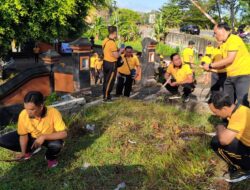 Sentuhan Humanis Polri di Tempat Suci: Polres Lombok Barat Gelar Bhakti Sosial di Pura Segare Lingsar Jelang Hari Bhayangkara ke-80