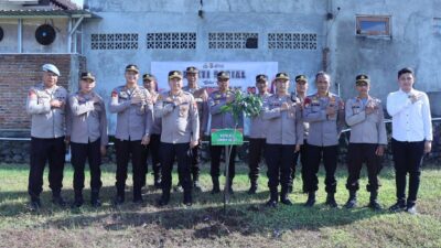 Hari Bhayangkara ke-80: Polres Lombok Barat Hijaukan Mako dan Polsek Jajaran