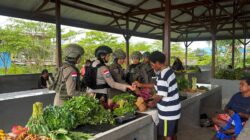 Di Balik Ramainya Pasar Keyabi Nduga, Senyum Mama Papua dan Polwan Damai Cartenz Rajut Rasa Aman dan Nyaman