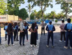 Polres Lombok Barat Latih Siswa SMAN 1 Lembar Pelopor Lalu Lintas