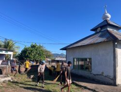 Bhakti Religi, Hari Bhayangkara ke-80 Polsek Tambora Bersihkan Mushola Al- Ikhlas di Desa Labuhan Kananga