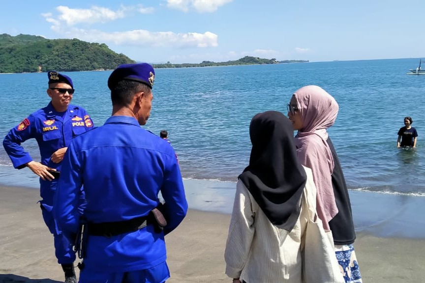 Polres Lombok Barat Gelar Patroli Dialogis di Pesisir dan Objek Wisata Pantai