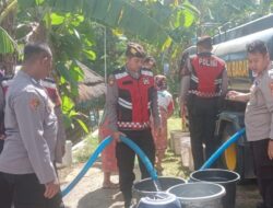 Polres Lombok Barat Pasok Air Bersih di Dataran Tinggi