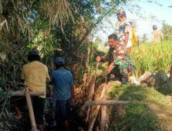 Babinsa Kawal Pembangunan Irigasi Demi Petani