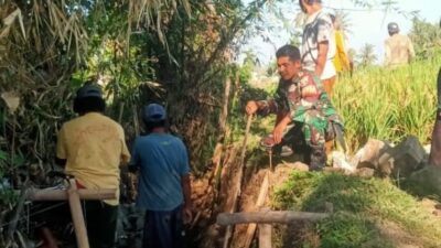 Babinsa Kawal Pembangunan Irigasi Demi Petani