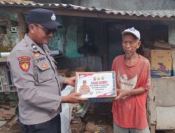 Peduli Lansia, Polsek Pelabuhan Lembar Bagikan Paket Sembako