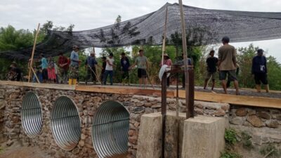Menyatukan Tenaga Demi Akses Aman Warga Pengadang Baru