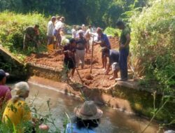 Babinsa dan Warga Bersatu Buka Irigasi, Wujudkan Manfaat Bendungan Meninting bagi Petani