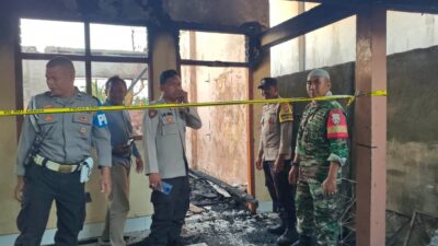 Babinsa Bersama Polri Tinjau Lokasi Kebakaran MTs Nujumul Huda, Bantu Penanganan Pascakebakaran