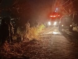 Kebakaran Lahan Batulayar, TNI Polri Turun Padamkan Api