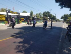 Siagakan Personel di Jalan Raya, Polsek Gangga Laksanakan Pos Rawan Siang demi Kelancaran Lalu Lintas