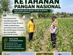 DALAM RANGKA MENDUKUNG PROGRAM ASTACITA, BHABINKAMTIBMAS DESA KUMPULREJO POLSEK PARENGAN POLRESTA TUBAN SAMBANGI PETANI JAGUNG DI DESA KUMPULREJO GUNA DUKUNG KETAHANAN PANGAN.